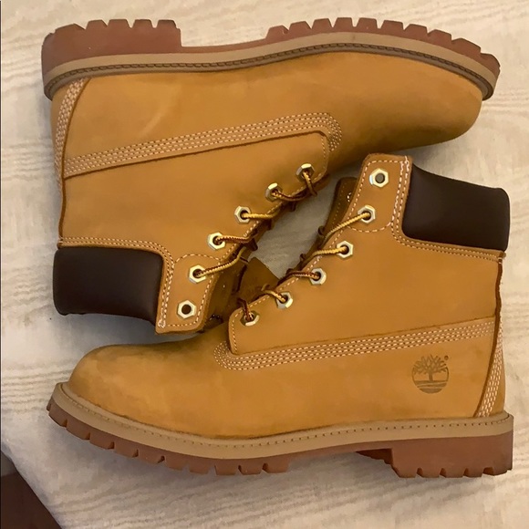 Timberland Wheat (7.5 Women) - Picture 2 of 4